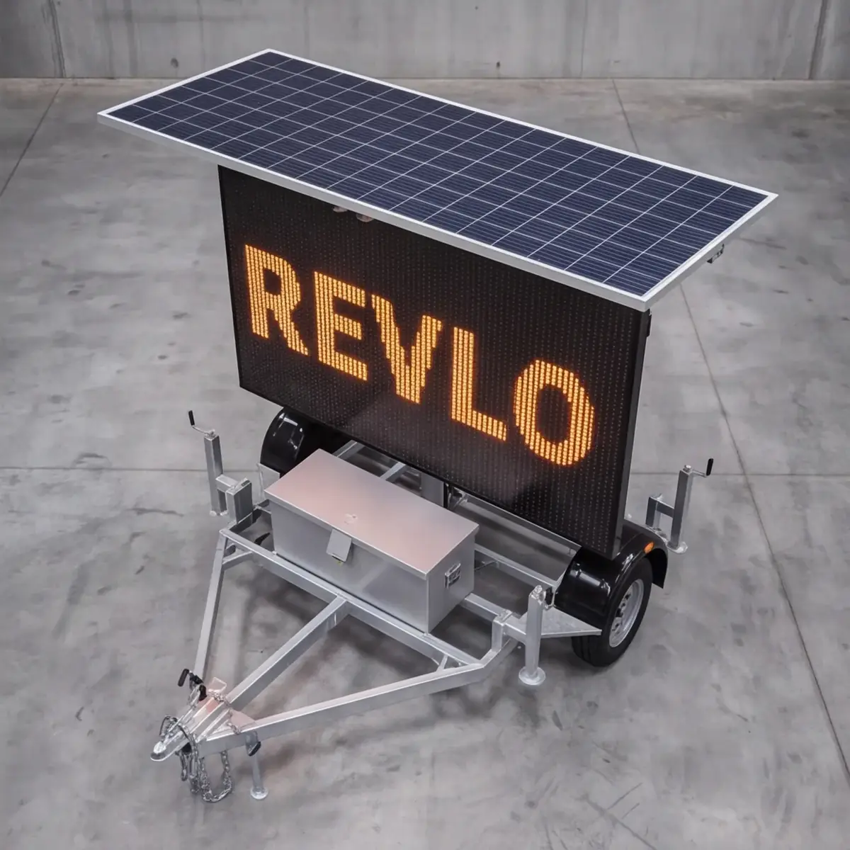 Placas fotovoltaicas do painel de mensagem variável Revlo abertas, vistas de cima